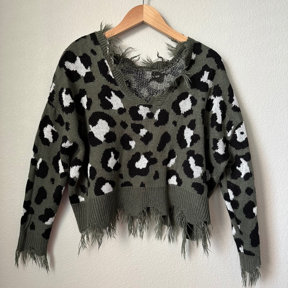 Green Leopard Print Raw Hem Long Sleeve V Neck